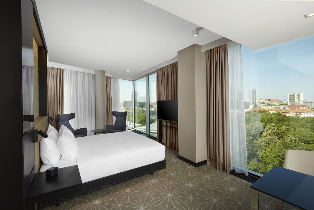 Отель Hilton Tallinn Park Таллин