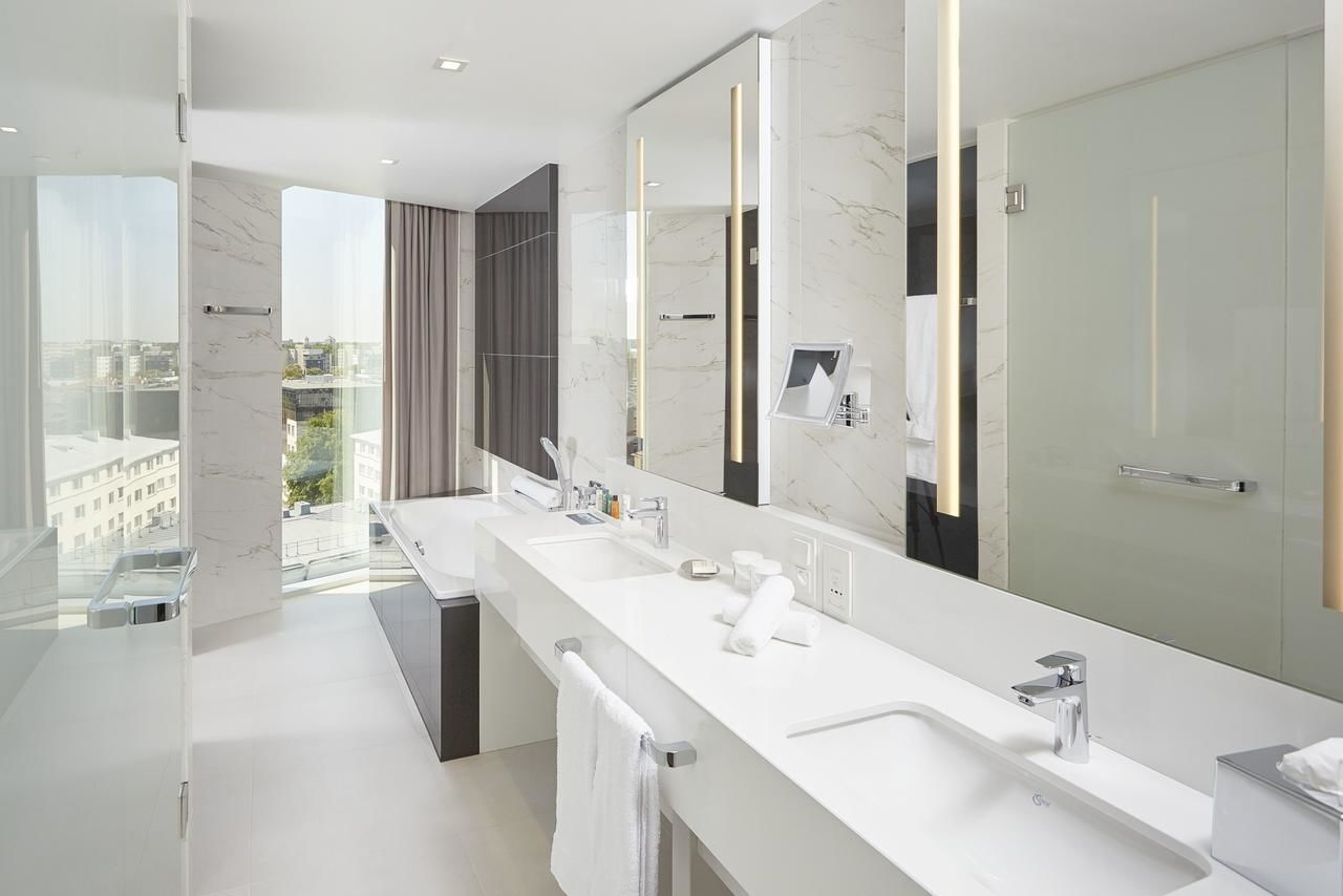 Отель Hilton Tallinn Park Таллин