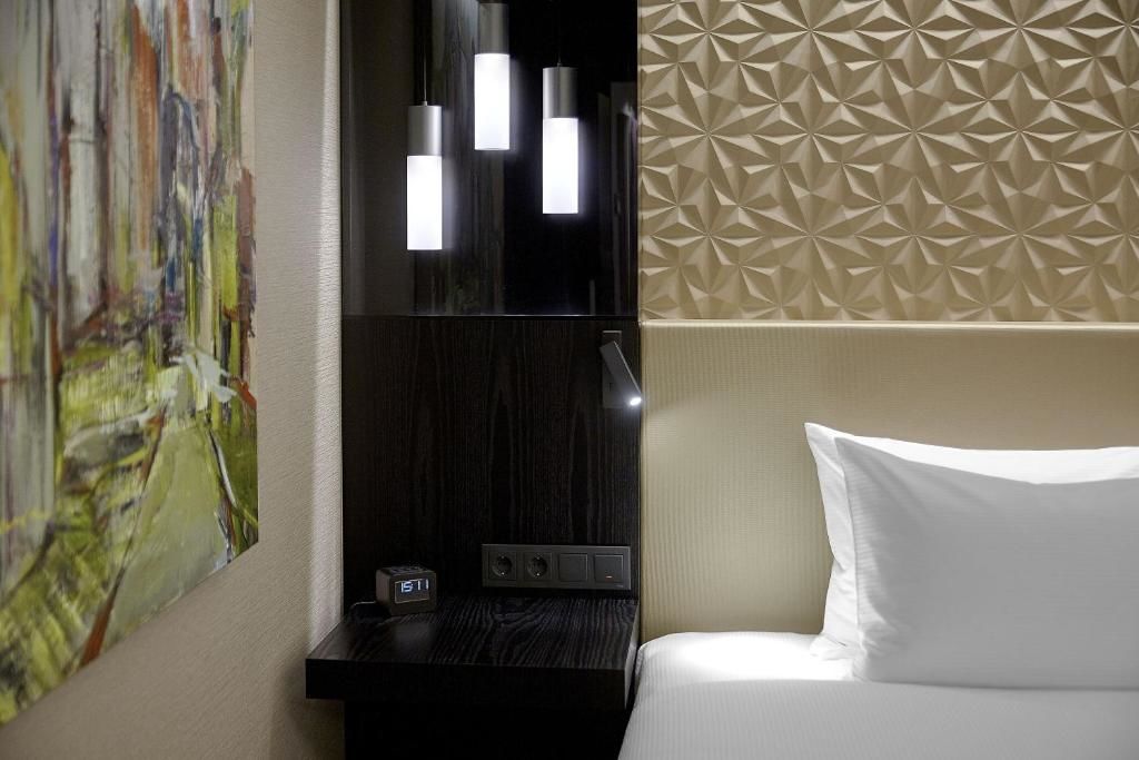 Отель Hilton Tallinn Park Таллин