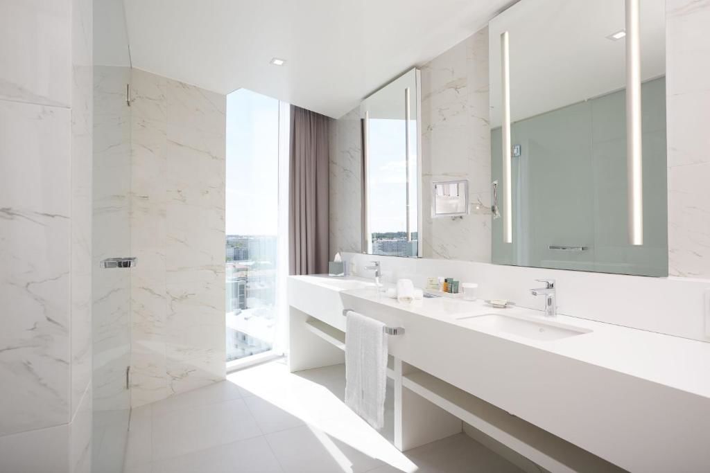 Отель Hilton Tallinn Park Таллин-71